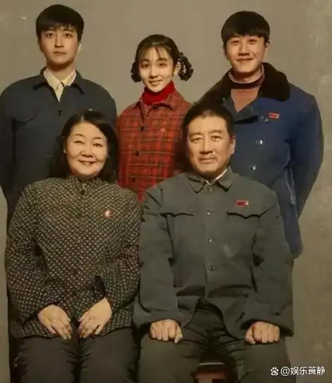 他一直习惯扮演家庭中的"掌舵者"角色,但突然面临家庭瓦解时,他担心