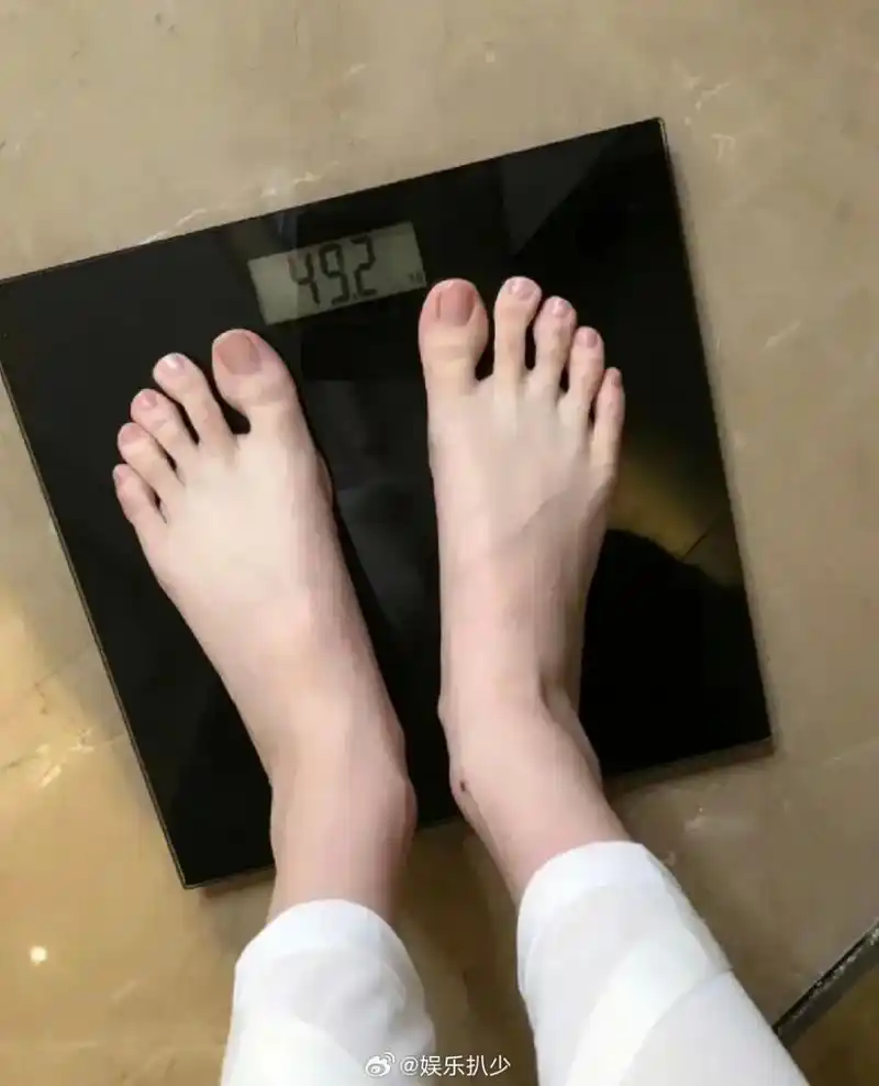 女明星的自我管理太可怕了,奚梦瑶身高178,体重还不过百.