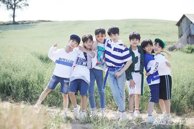 yhboys组合再添中文名乐华少年八月惊喜亮相