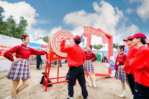 (新年击鼓祈福仪式)