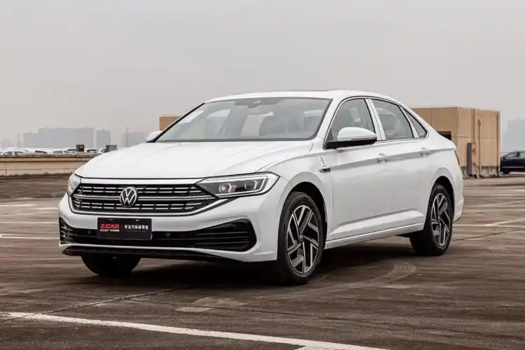 一汽-大众-速腾 2023款 200tsidsg超越版 04搭载高效发动机和灵活