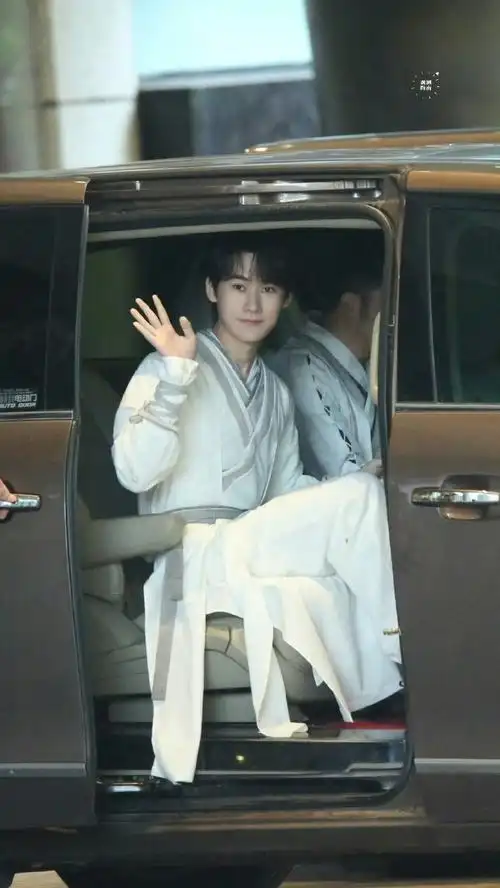 张真源奔跑吧古装路透