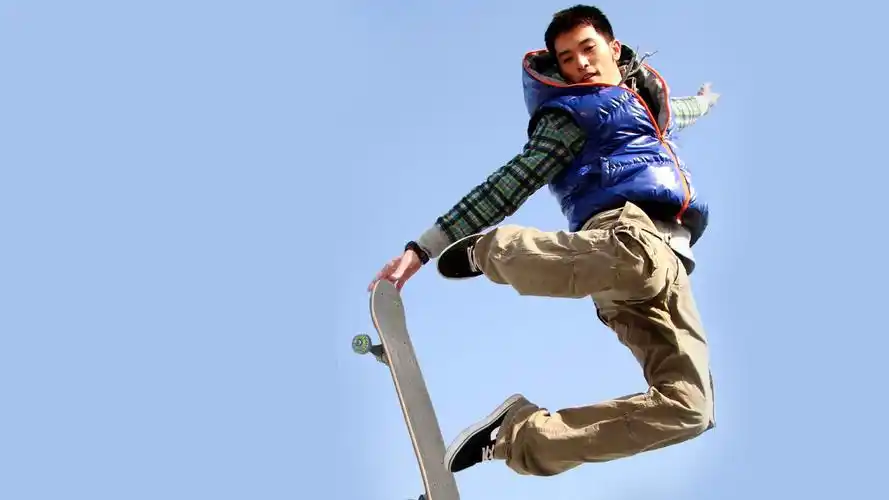 台湾歌手邱泽玩滑板帅气桌面壁纸高清大图预览1920x1080_港台明星下载