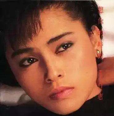 以清纯玉女形象出道,跟何静前夫结婚…一代玉女歌手千百惠如今怎么成