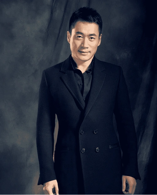 丁海峰在社交媒体上发布了一则展示日常生活的视频.