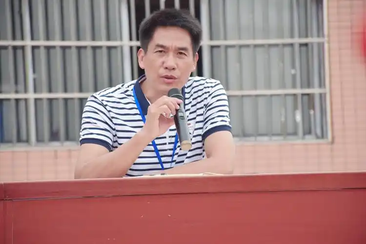 第七项:黄喜校长做总结发言