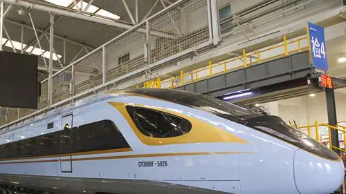 银西高铁"复兴号"全新车型国内首次亮相 "蓝暖男"暖在哪里?