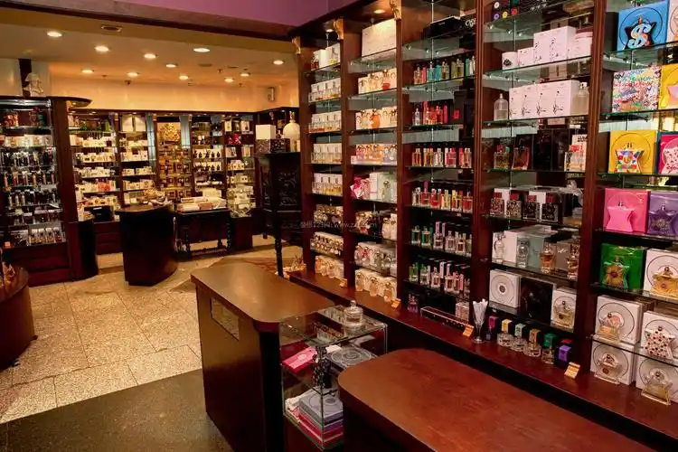 简约现代饰品店装修设计效果图