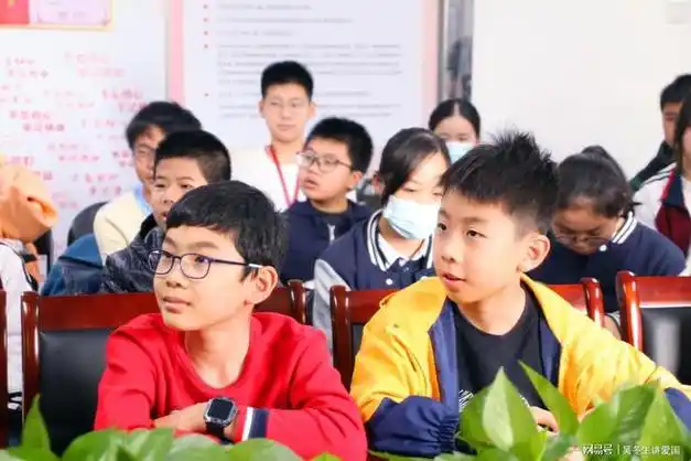 来自湾仔中学,第四中学,南屏中学,九洲中学,杨匏安小学的学生及家长们