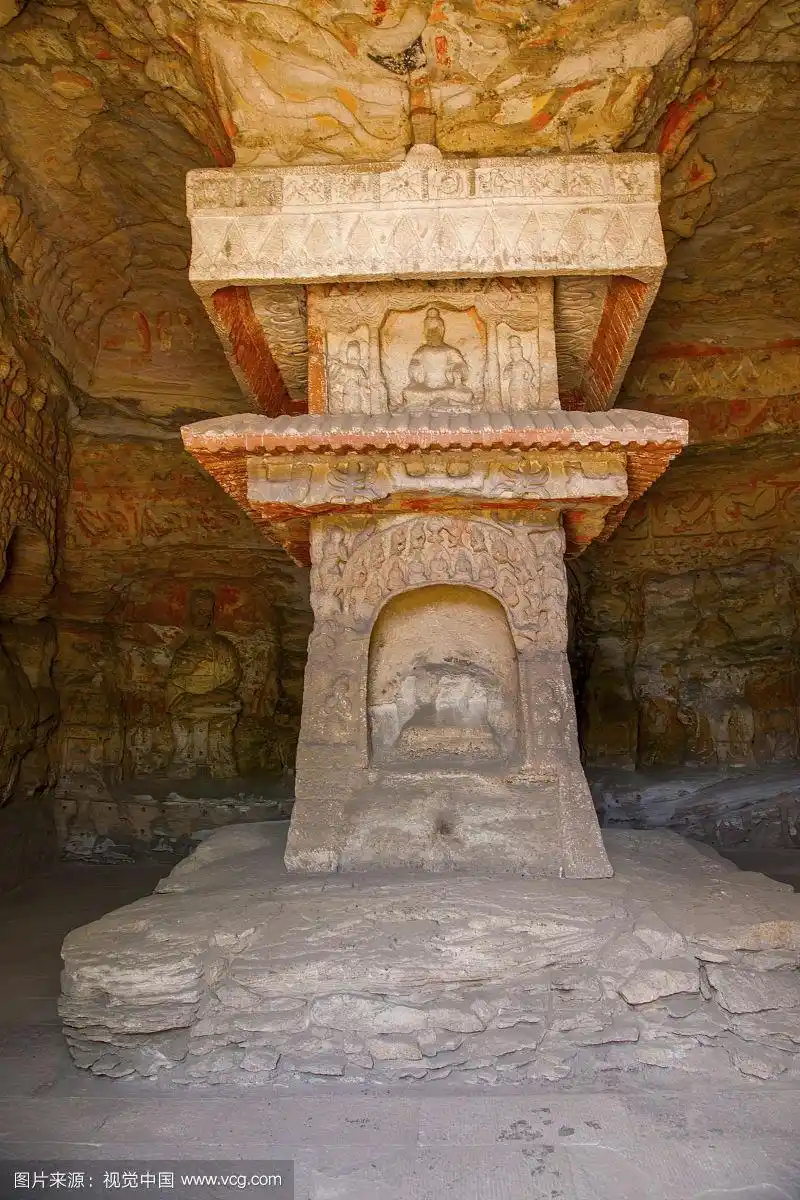 山西大同云冈石窟第一窟"方形石塔"