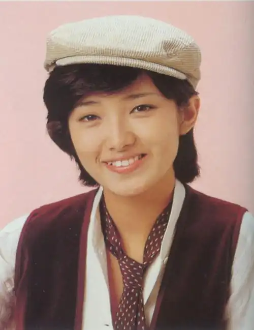 【一点资讯】59岁山口百惠近照曝光,身材发福,皮肤松弛明显,终不敌