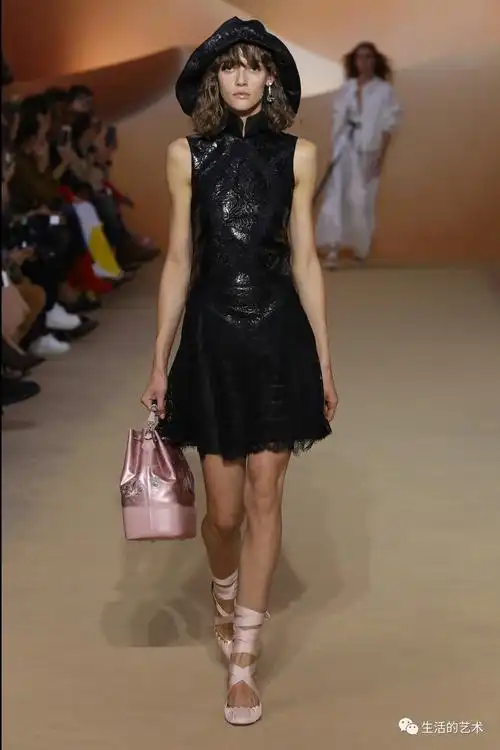 时尚晓说夏姿陈shiatzychen2018春夏女装系列发布和巴黎蒙田大道店面