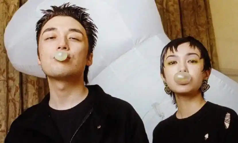 令郭采洁的歌迷和影迷们十分不满,在网上集体排斥伊德尔,并喊话郭采洁