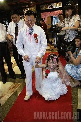 盲人新郎迎娶"豌豆新娘"(组图)