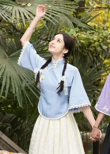 古力娜扎首次挑战民国造型,青春萌动美回18岁,看得我都着迷了