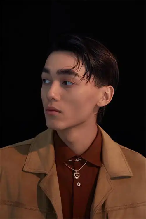 觉醒东方官宣旗下新人 演员张呈潜力无限-焦点-全球娱乐风尚-聚焦全球