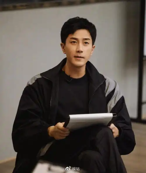 47岁刘恺威近照曝光,一脸冻龄帅气十足,颜值惊艳网友