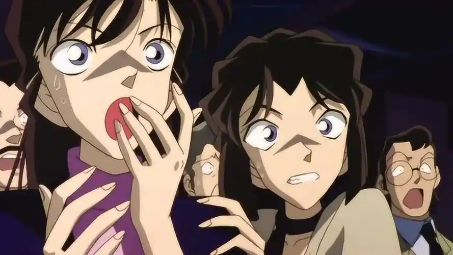 名侦探柯南礼仪拉开帘子却发现一具女尸体上吊