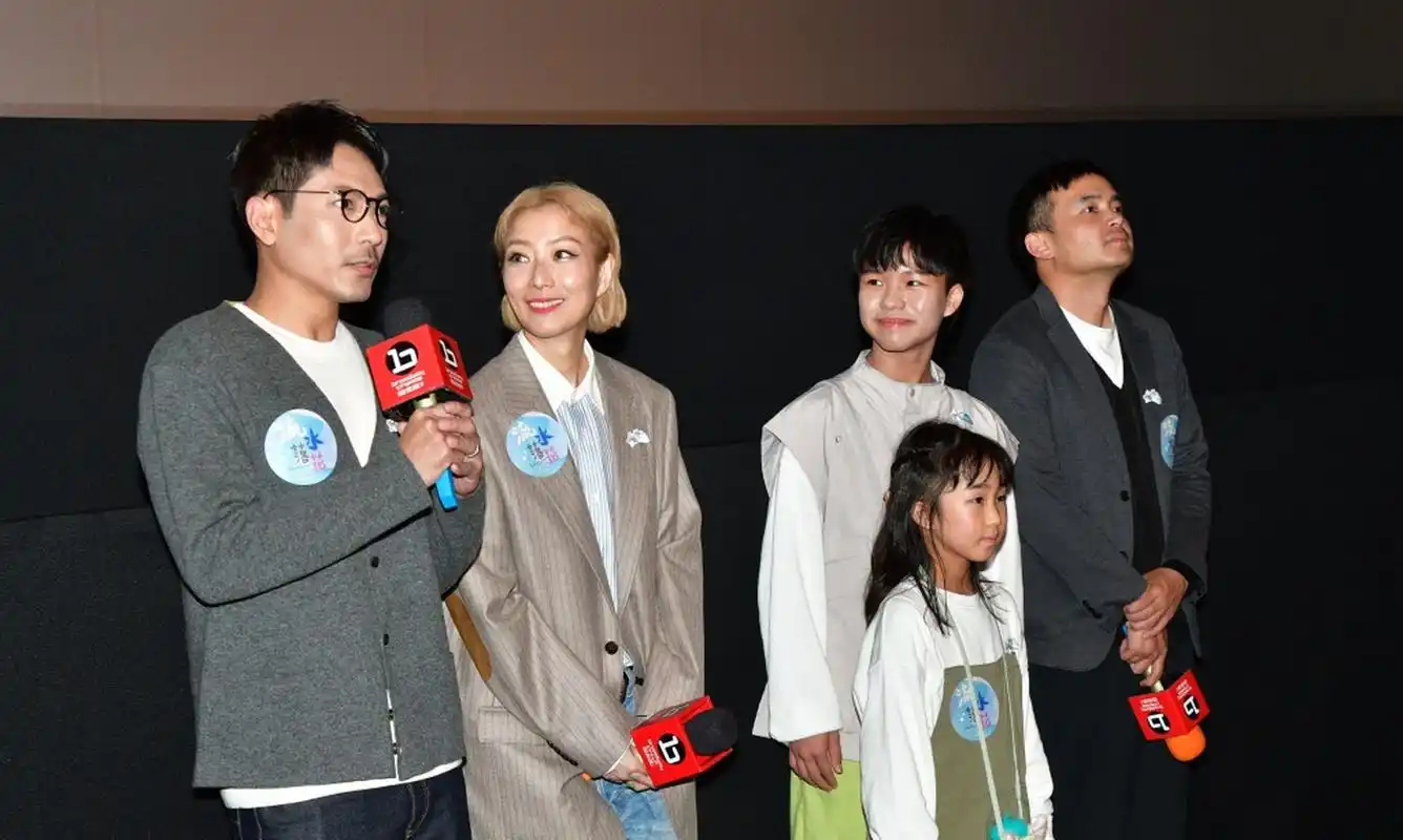 郑秀文昨日出席活动,被问及黄心颖在情人节发表新歌一事,她淡定回应:"