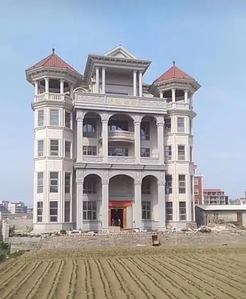 在福建农村3层5层的别墅都叫平房八九百平宫殿才算别墅