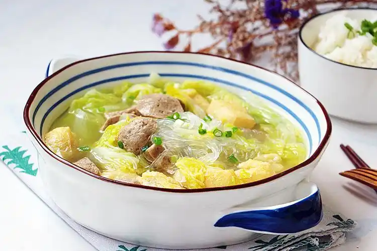 白菜丸子汤怎么做(白菜丸子粉丝汤烹饪技巧)- 解忧常识网