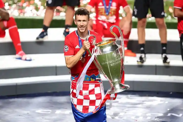 图集:圆梦欧冠冠军,佩里西奇身披克罗地亚国旗庆祝