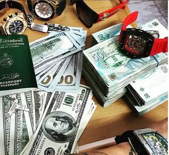 突尼斯富二代网上花式炫富生活奢华无比