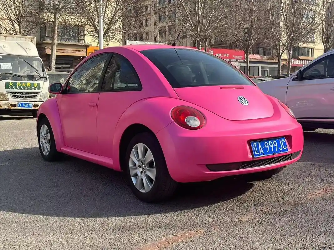 精品小粉甲壳虫 最新拿下 10 年二代甲壳虫,黄车贴粉色车衣,自动 2.