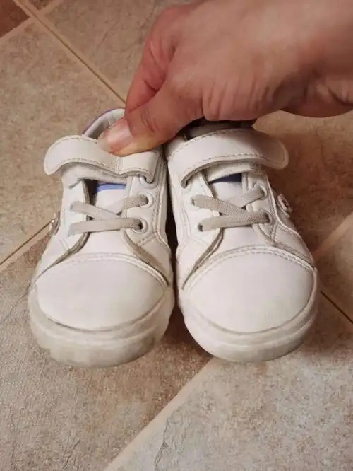 答应我答应我妈妈们一定要学会的刷鞋方法