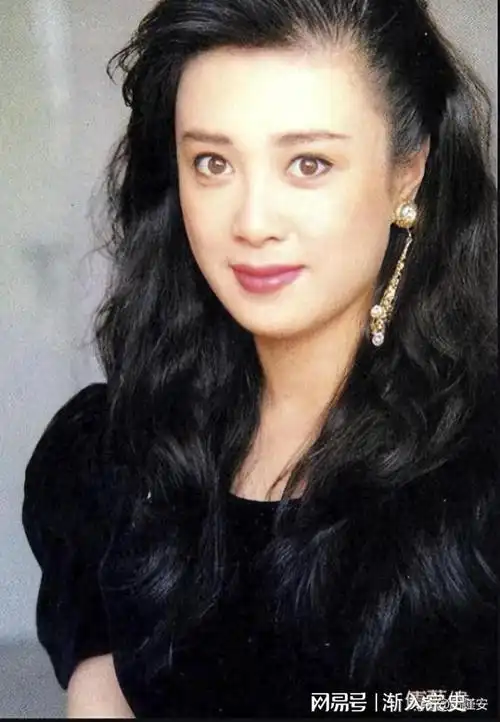 傅艺伟30岁独子高乐男离世,生前动态曝光人品|妲己|杨晓丹|儿子高乐男