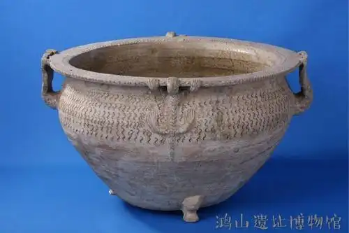 但缶作为一种古乐器,在古代早已失传,在以往的考古发掘中,也从未出土