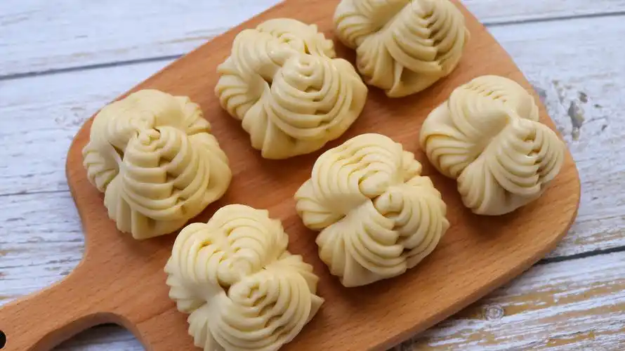 花卷的独家新做法,层次丰富做法简单,一卷一夹,看一遍就会做