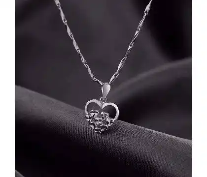 钯金项链怎么佩戴才好看