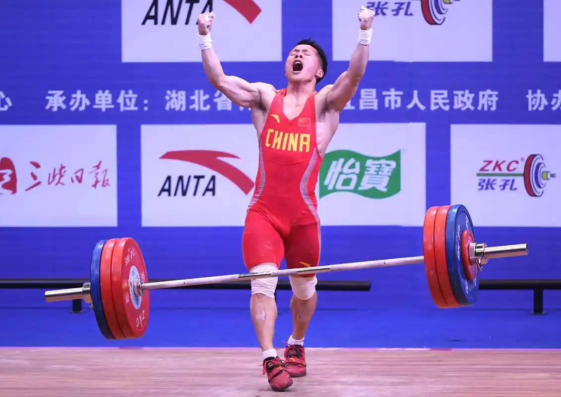 举重——全国男子举重锦标赛:黄志勇获62公斤级挺举冠军(2)