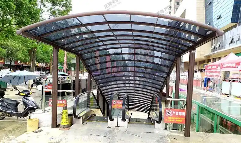 湖南益阳桂花广场室外电梯雨棚