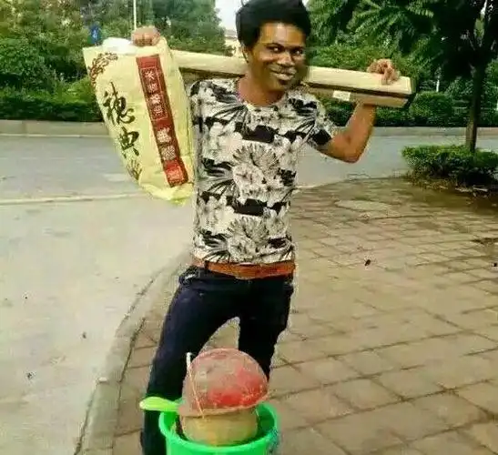 三和大神跑路为何总是提个桶网友提桶不丢人