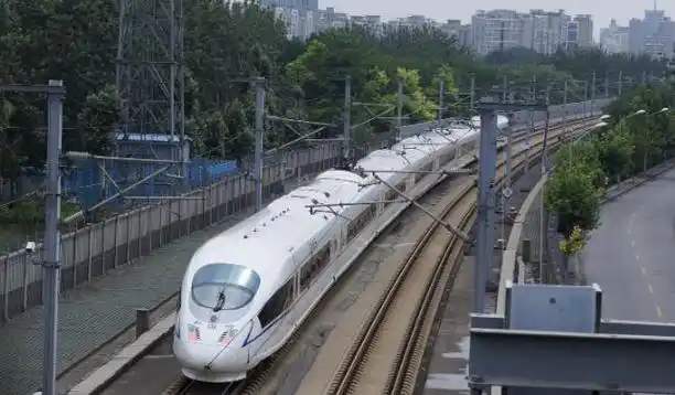 1/ 4今天小编就给大家介绍一条高铁通道---绥满通道,绥满通道设计时速