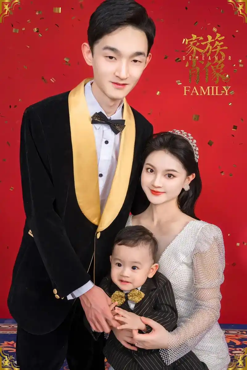 一家三口的小幸福 #亲子照全家福   谁说现在是冬天呢?  - 抖音