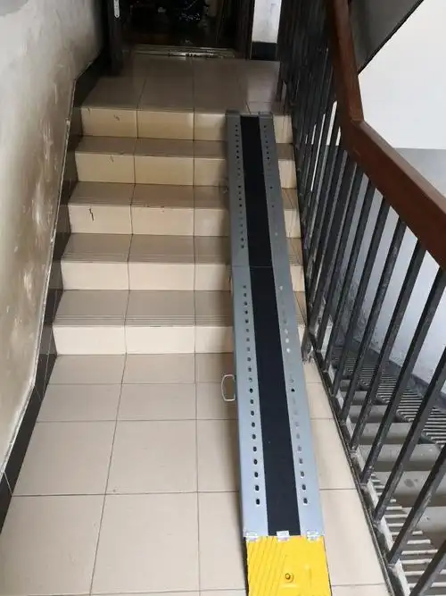 无障碍坡道板楼梯坡道斜坡板可折叠无障碍坡道板摩托上坡上楼台阶板