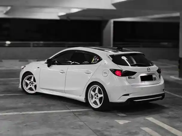 2016款马自达昂克赛拉两厢车改装18寸轮毂案例