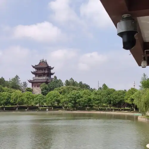 桐乡新世纪公园月湖治理一新