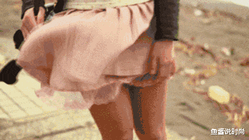 搞笑gif开心一刻:这家伙是怎么上飞机的_妹子