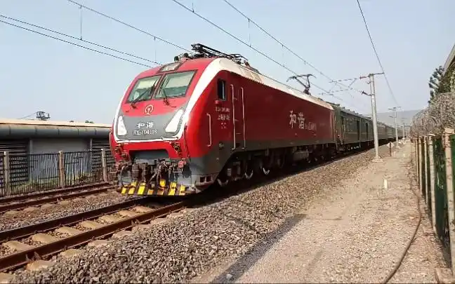 【中国铁路】也是正点到达天津西的t110次提速出天津西站.