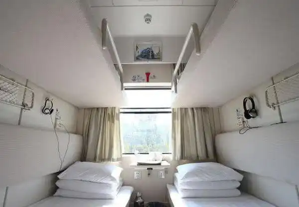 q1:k字头的火车软卧是什么样子的?