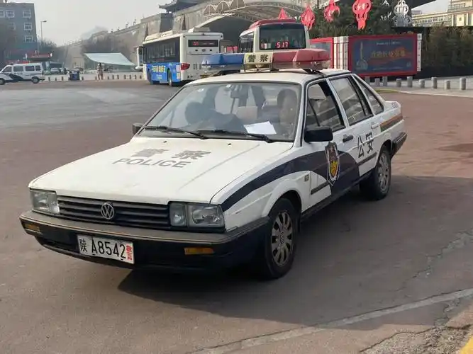 普桑,警车界的"一级警督",经验丰富却默默奉献_桑塔纳经典车友圈_懂车