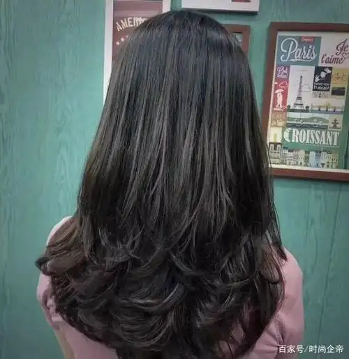 发尾烫卷的自然款式