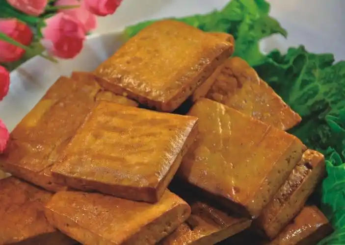 豆制品:豆腐类(老豆腐,内酯豆腐等),香干类,油泡类和豆皮类.