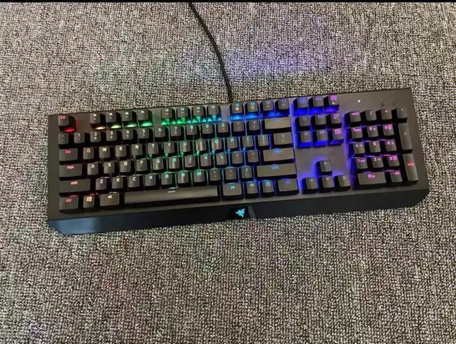 雷蛇黑寡妇x104幻彩机械键盘