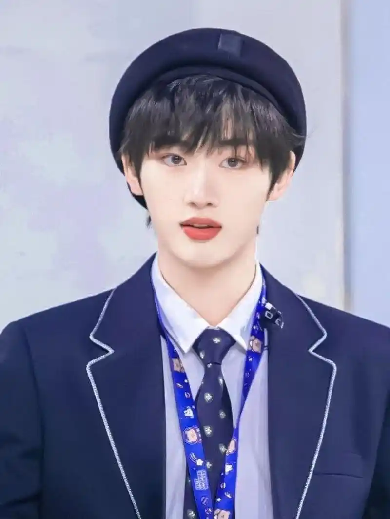 丁程鑫绝美图片 (本人只是粉丝不是私生) 结尾有巨巨巨好康的壁纸