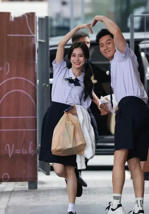 跑男校服路透杨颖李晨蔡徐坤泰国站收官录制全员高颜值